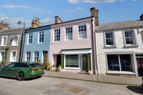 2 bed property, in George Street, £149,000