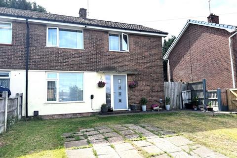 3 bed property, in Chestnut Drive, £150,000