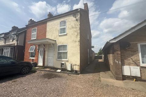 2 bed property, in Bourne Road, £110,000