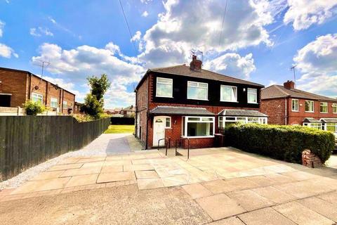 3 bed property, in St. Georges Crescent, £260,000