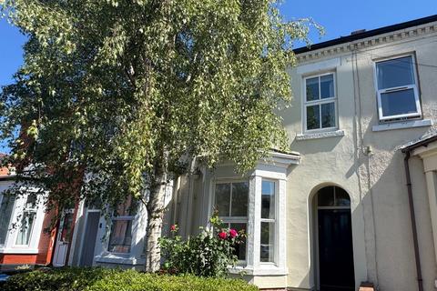 2 bed property, in Granville Road, £260,000