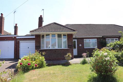 2 bed property, in Cartbridge Lane, £230,000