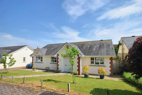 3 bed property, in Larks Meadow, £440,000