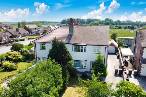 3 bed property, in Bankfield Lane, £355,000
