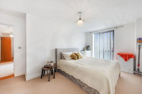 3 bed property, in Salk Close, £460,000