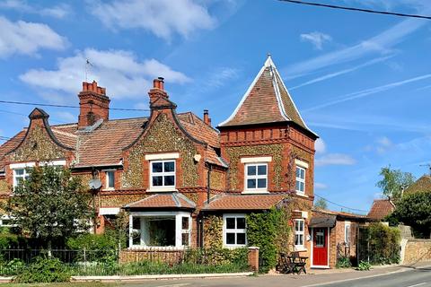 3 bed property, in Lynn Road, £415,000