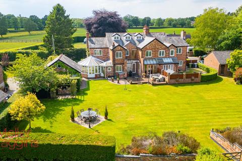 4 bed property, in Free Green Cottages, £1,000,000