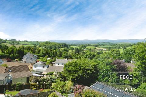 3 bed property, in Westview Road, £390,000