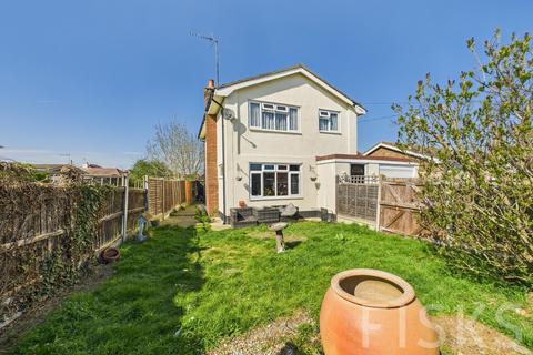 3 bed property, in Caro Road, £325,000