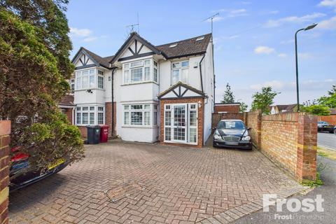 4 bed property, in Langley Road, £795,000