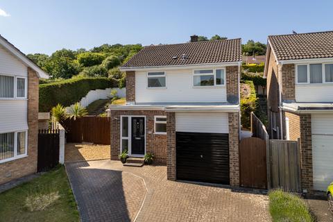 3 bed property, in Hillside Gardens, £357,500