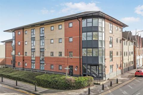 2 bed property, in Reed Street, £60,000