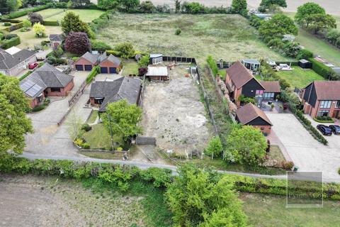 4 bed property, in Intwood Lane, £400,000
