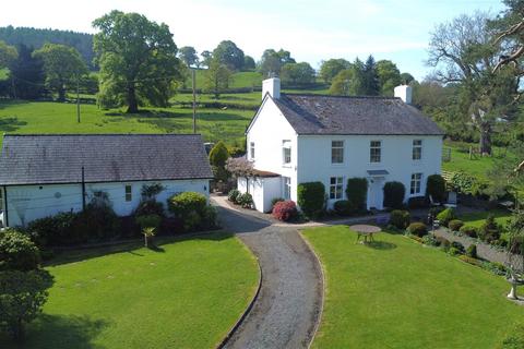 5 bed property, in Llanfyllin, £650,000