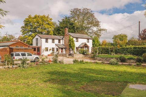 3 bed property, in Glewstone, £497,000