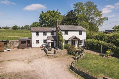 3 bed property, in Glewstone, £497,000