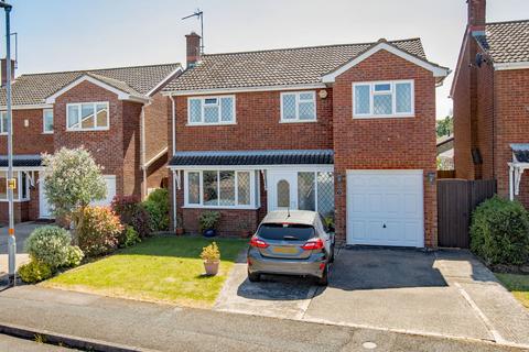 4 bed property, in Long Close, £357,500