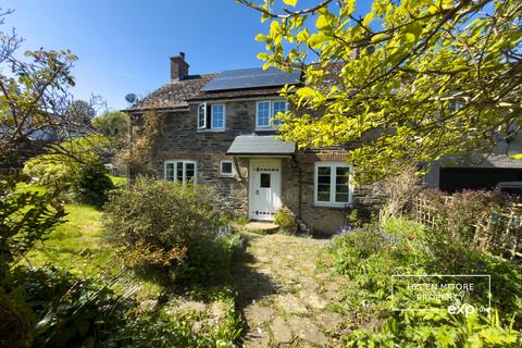 4 bed property, in South Brent TQ10, £500,000