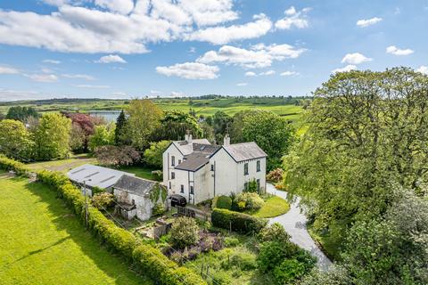 5 bed property, in Ashton, £330,000