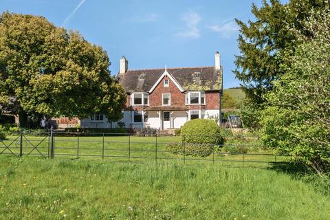 6 bed property, in Whitton, £700,000