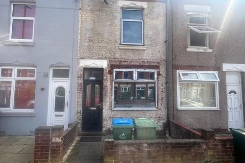 4 bed property, in Northfield Road, £190,000