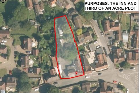 5 bed property, in Station Road, £700,000