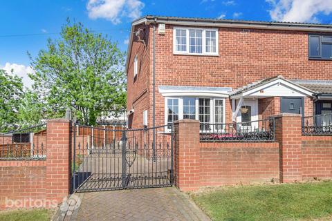 3 bed property, in Creswick Road, £175,000