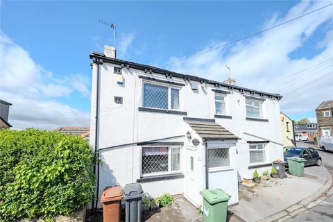2 bed property, in Windmill Hill, £180,000