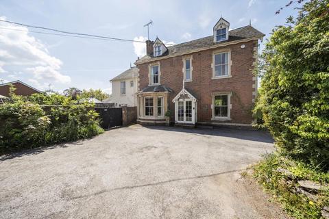 7 bed property, in Leominster, £575,000
