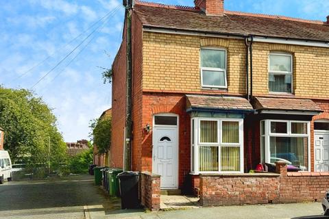 2 bed property, in York Street, £132,000