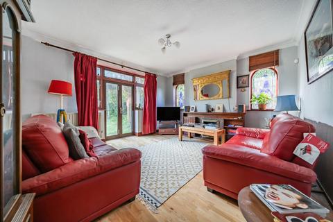3 bed property, in Court Road, £550,000