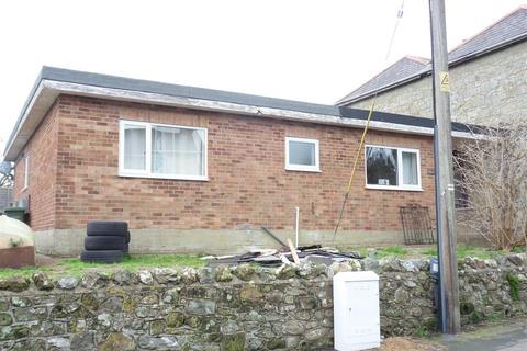 2 bed property, in Institute Hill, £275,000
