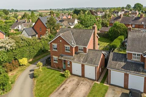 4 bed property, in Eaton Court, £435,000