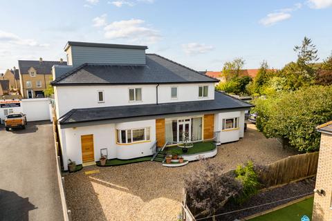 5 bed property, in Lynn Road, £750,000