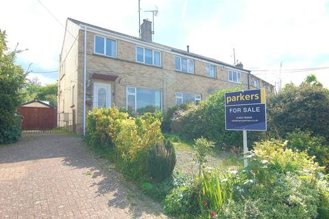 3 bed property, in Chandos Road, £260,000