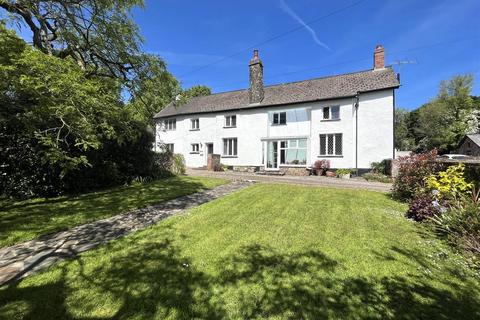 7 bed property, in Langtree, £800,000