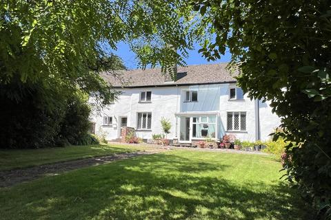 7 bed property, in Langtree, £800,000