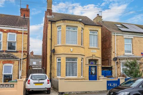 4 bed property, in Bannister Street, £195,000