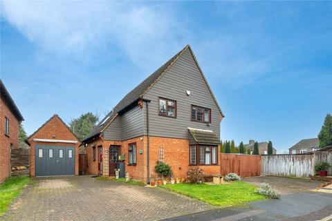 4 bed property, in Walnut Close, £450,000