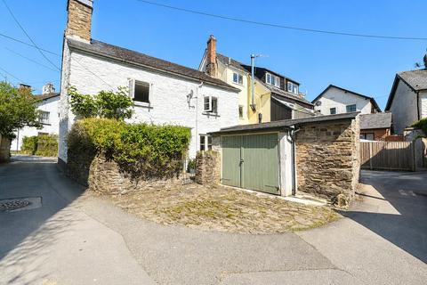 3 bed property, in Chapel Street, £370,000