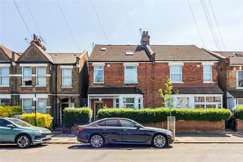 3 bed property, in Park Road, £399,000