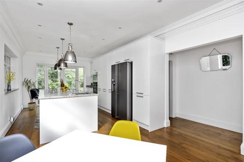 4 bed property, in Braypool Lane, £775,000
