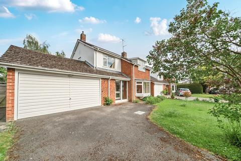 4 bed property, in Abbots Court Drive, £490,000