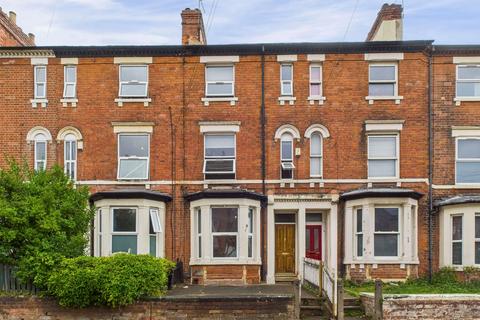 5 bed property, in Portland Road, £325,000