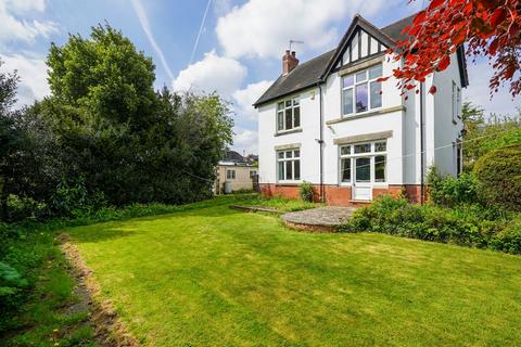 4 bed property, in Linden House, £700,000