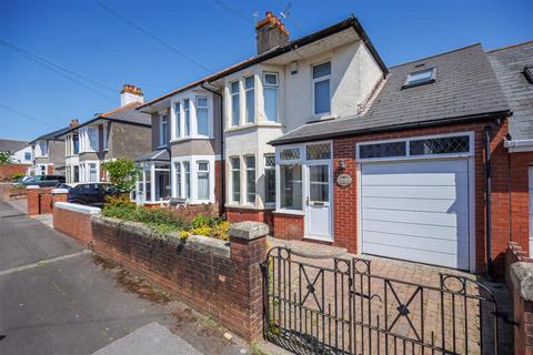 4 bed property, in Franklen Road, £490,000