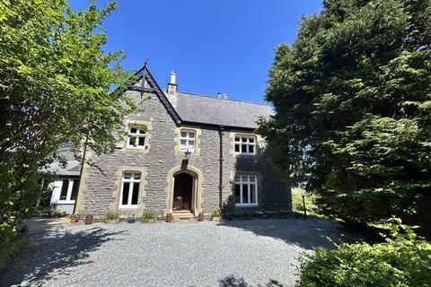 5 bed property, in Trofarth, £795,000