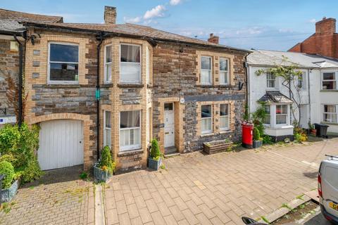 4 bed property, in Brook Street, £625,000