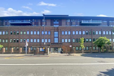 2 bed property, in London Road, £415,000