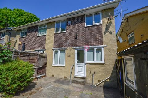 3 bed property, in Haxby Place, £165,000